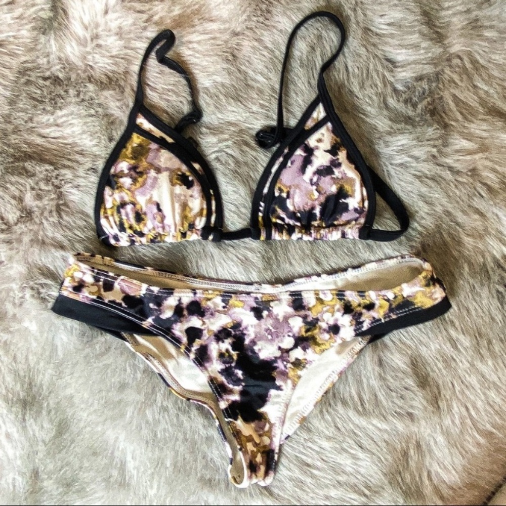 COPY - RVCA black and abstract pattern bikini